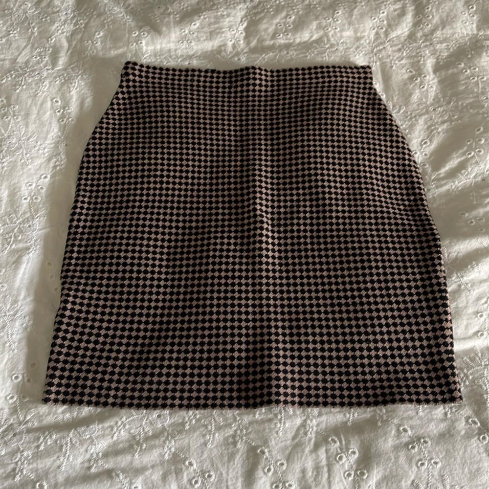 Milano houndstooth-esque high waisted knit skirt